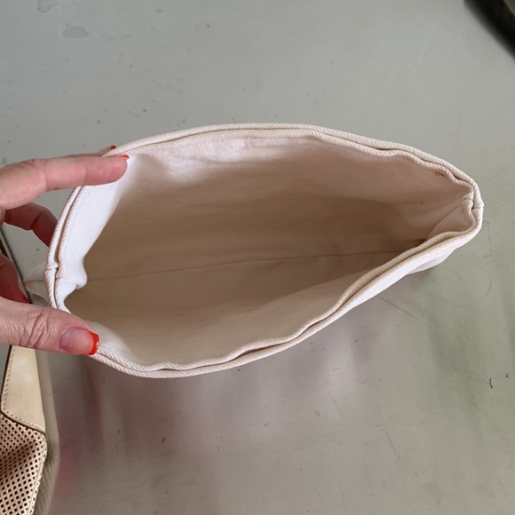 Gucci Beige Perforated Jackie Leather Shoulder Bag Used Authentic - Picture 10 of 16